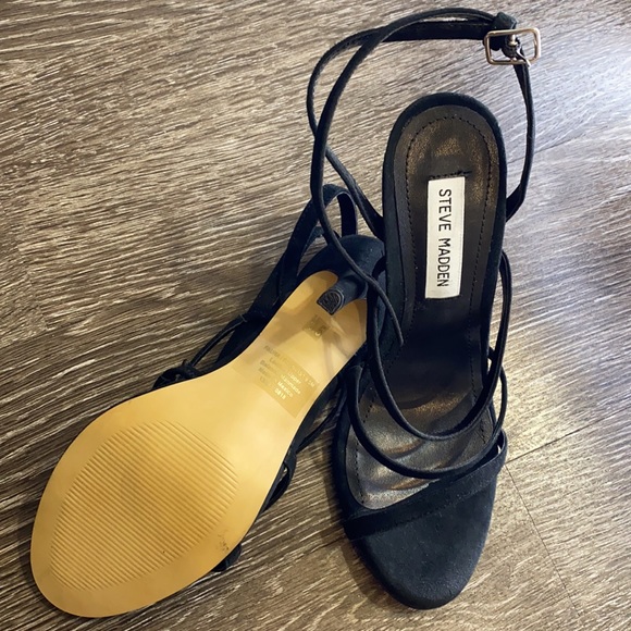 Suede strappy sandals - Picture 3 of 7